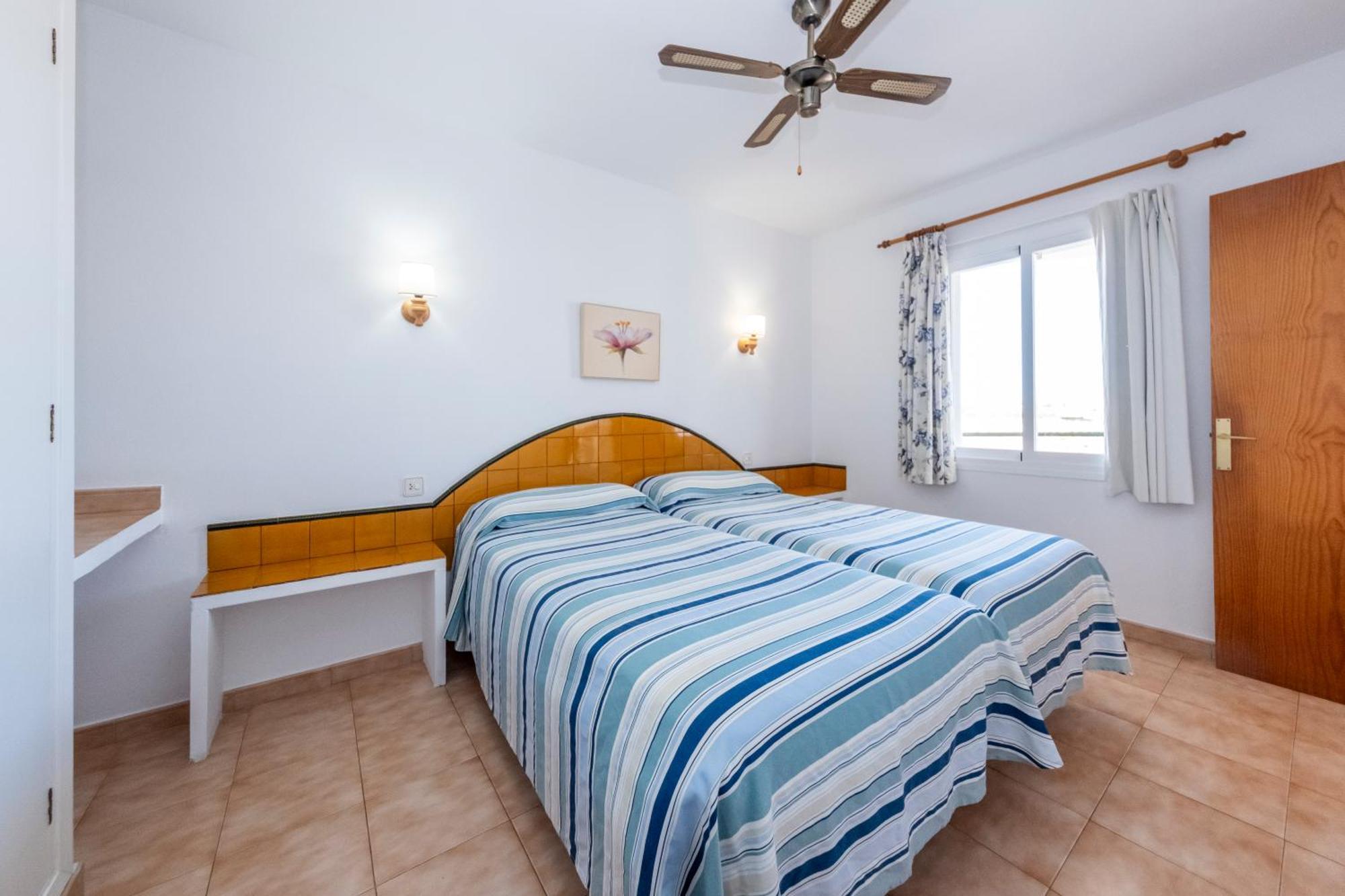 Apartamentos Sol Ponent Cala Blanca  Exterior photo