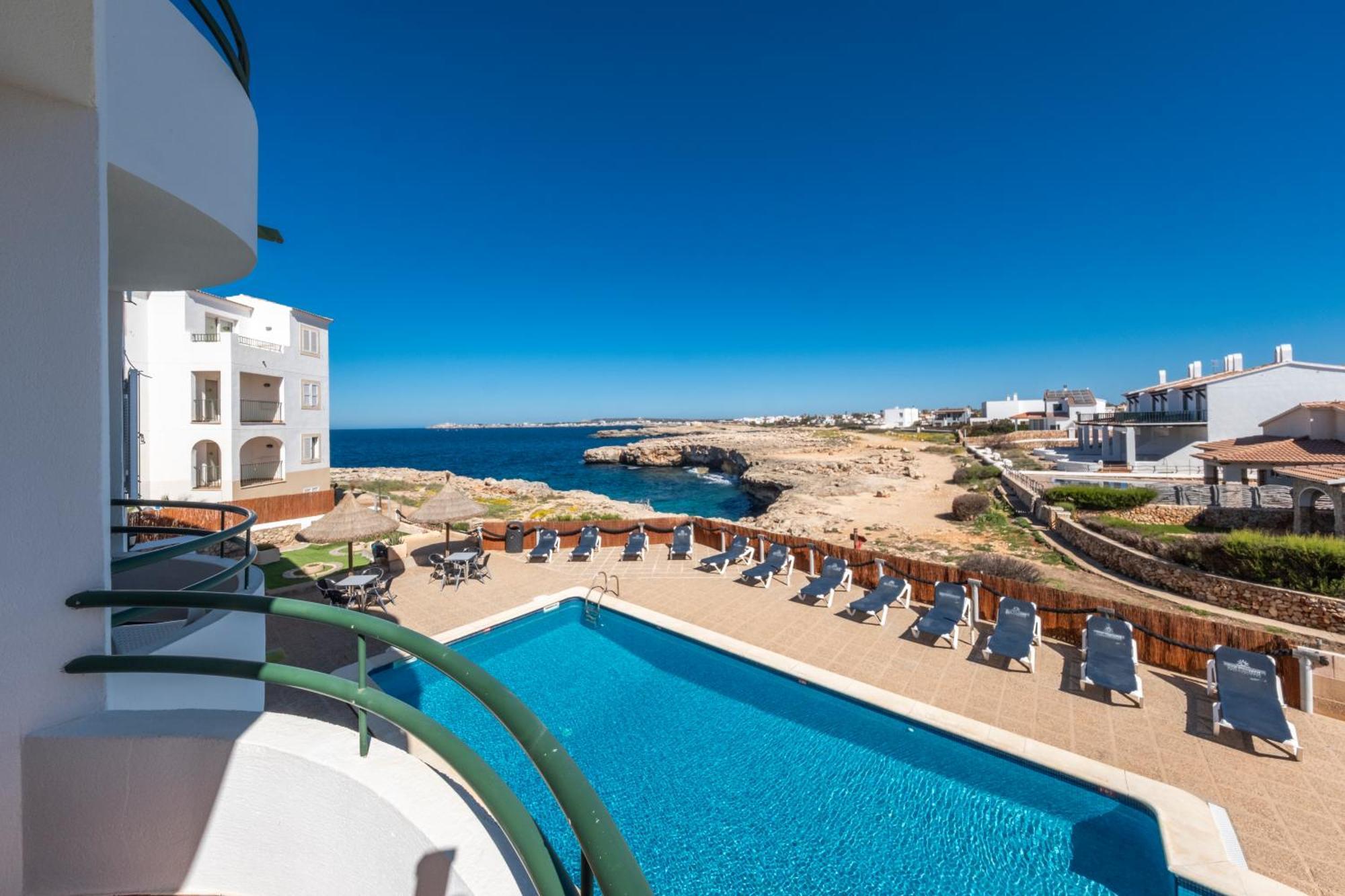 Apartamentos Sol Ponent Cala Blanca  Exterior photo