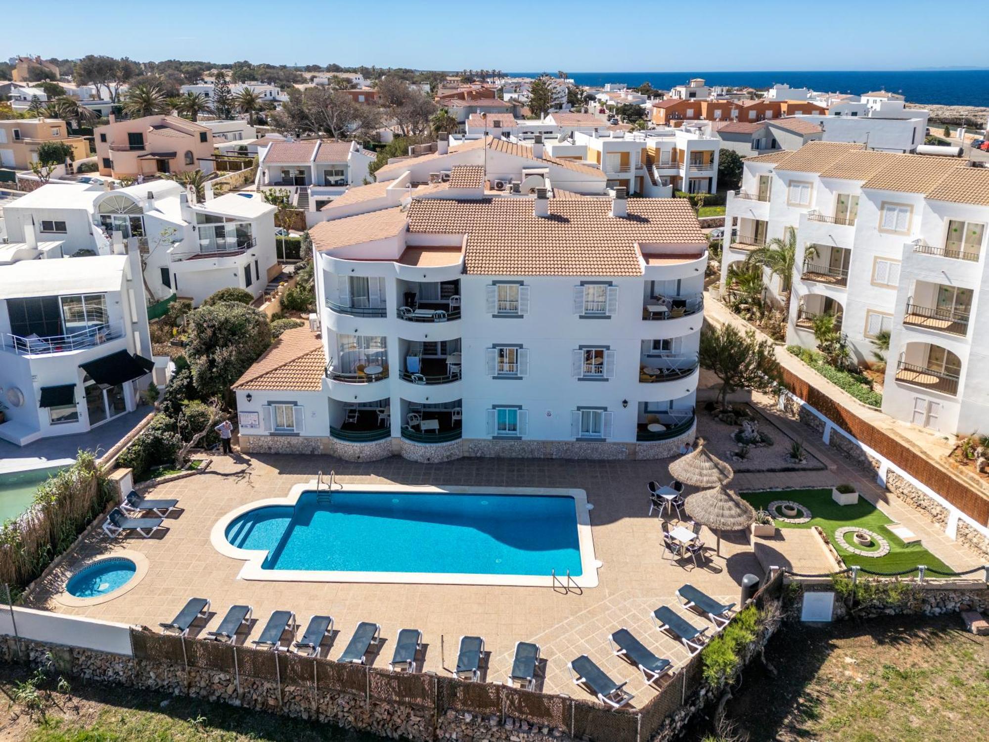 Apartamentos Sol Ponent Cala Blanca  Exterior photo