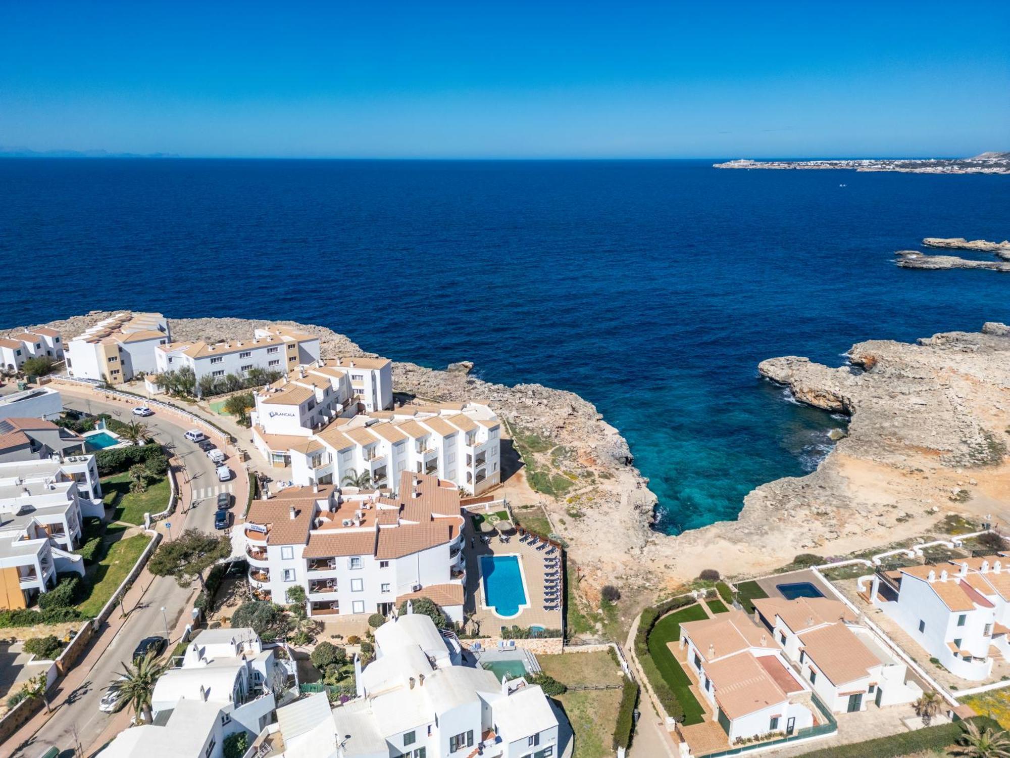 Apartamentos Sol Ponent Cala Blanca  Exterior photo