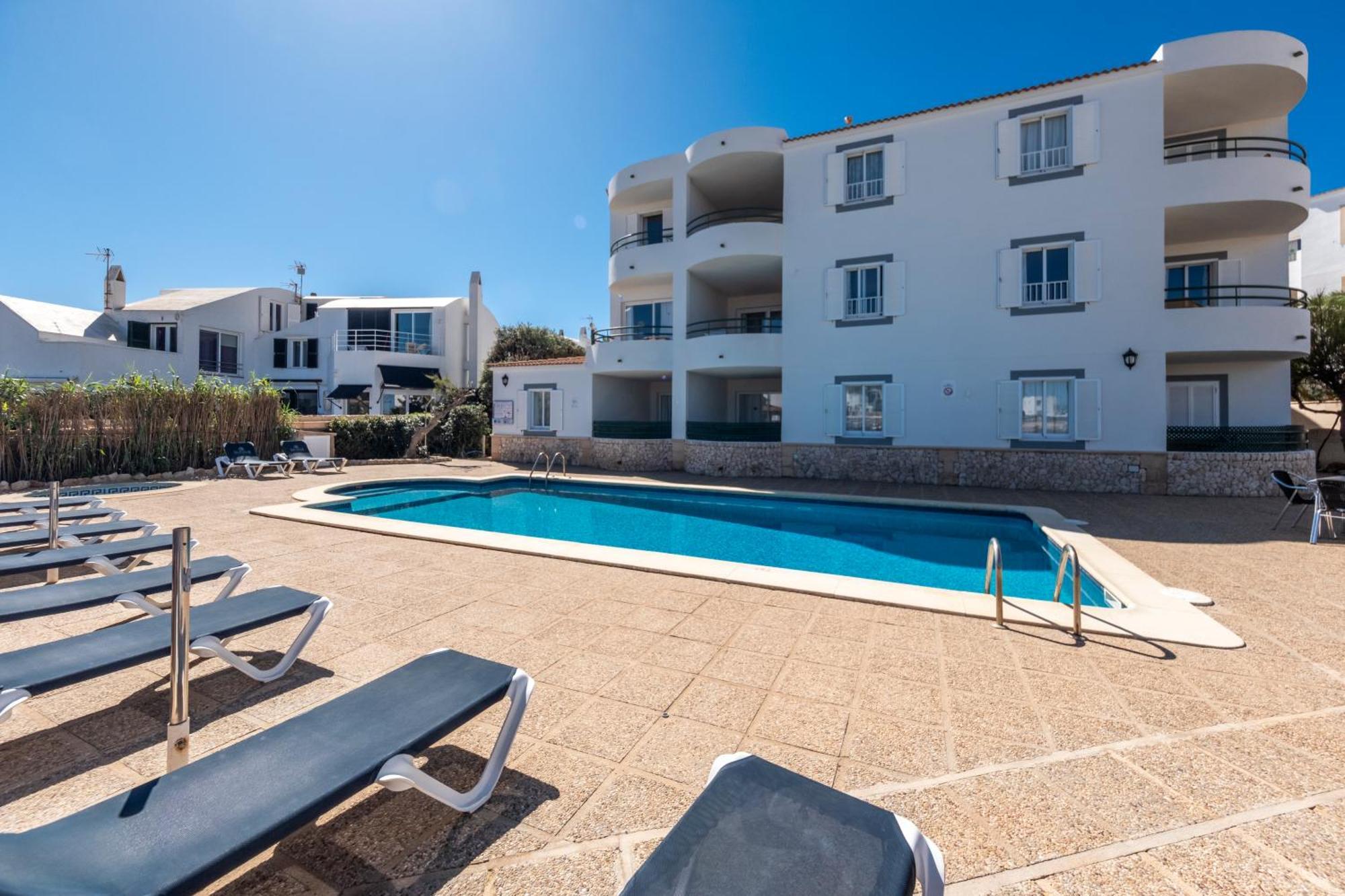 Apartamentos Sol Ponent Cala Blanca  Exterior photo