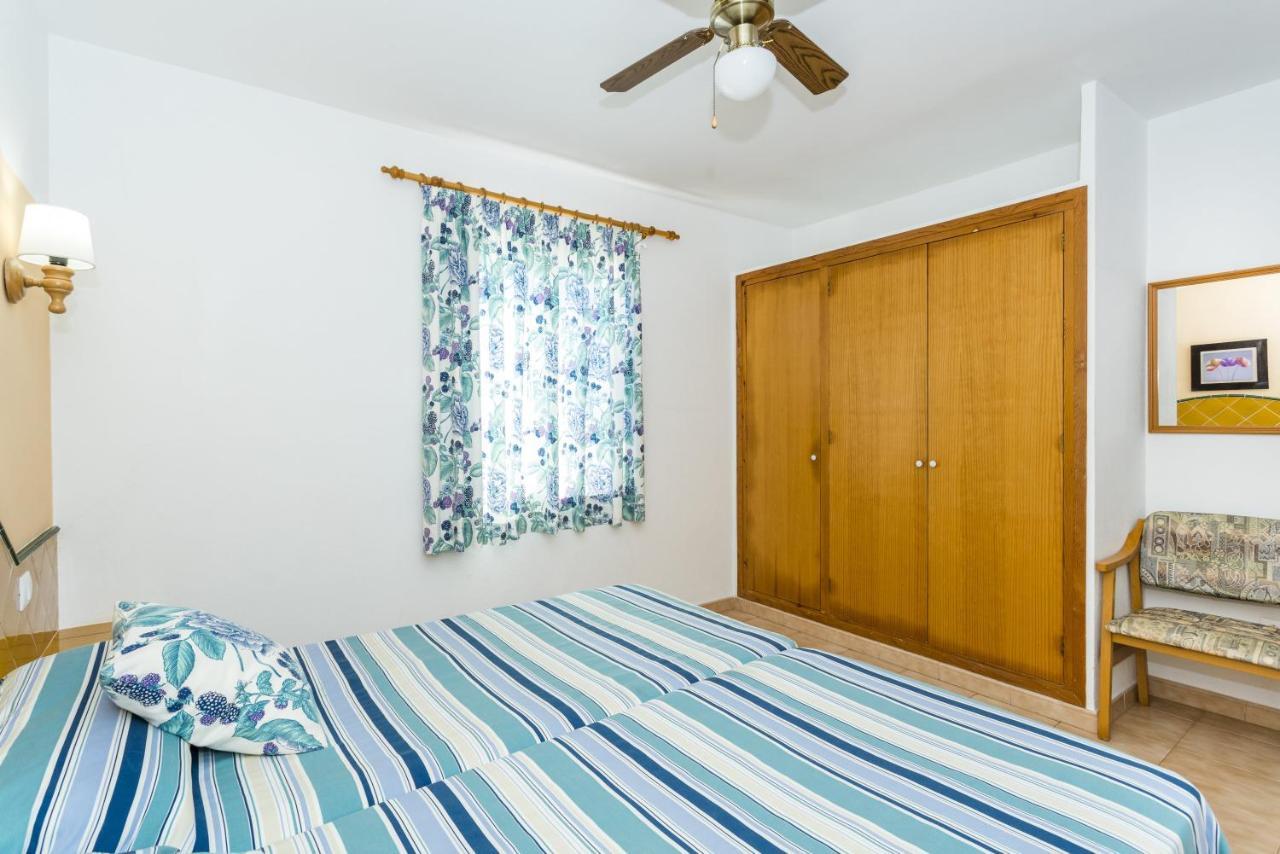 Apartamentos Sol Ponent Cala Blanca  Exterior photo