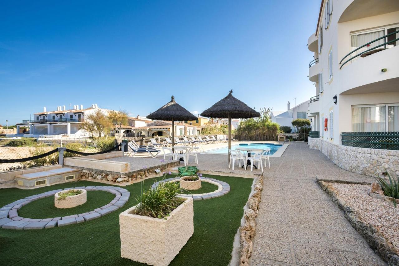 Apartamentos Sol Ponent Cala Blanca  Exterior photo