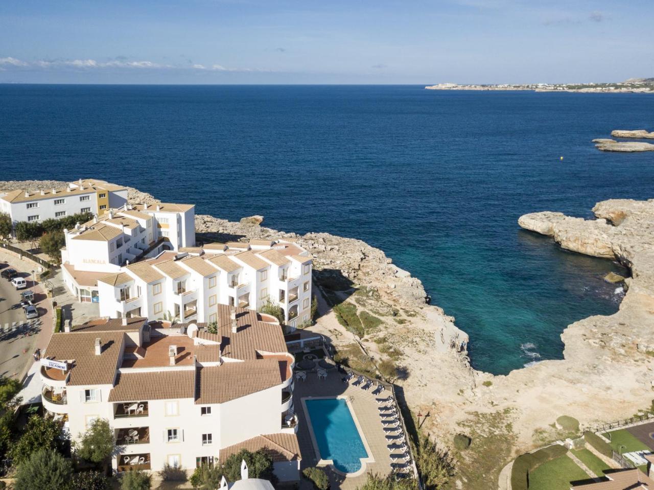 Apartamentos Sol Ponent Cala Blanca  Exterior photo