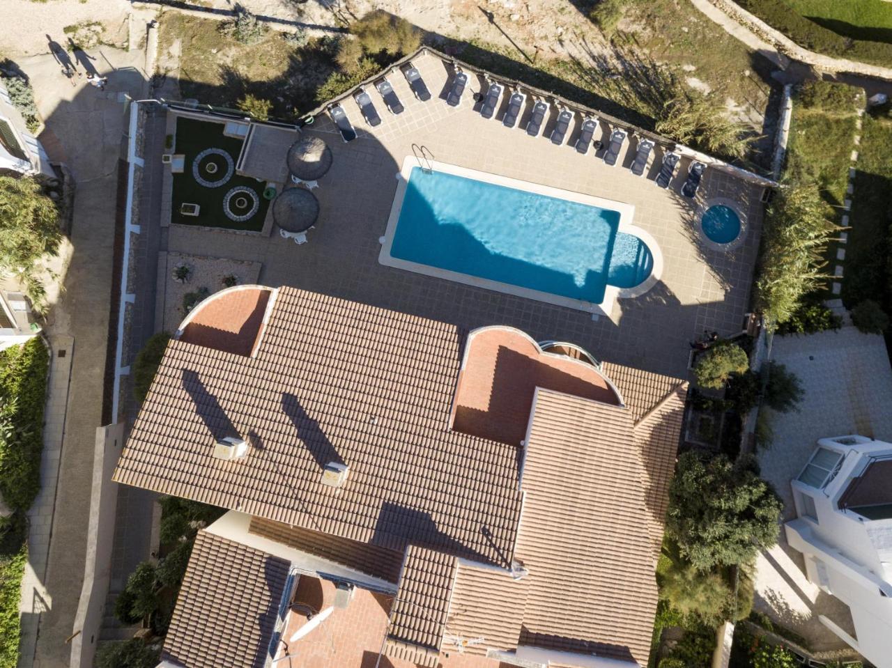 Apartamentos Sol Ponent Cala Blanca  Exterior photo